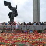 Памятники Врангелю, Деникину и Колчаку объединились с доской Маннергейма и победили памятник советским солдатам в Риге.